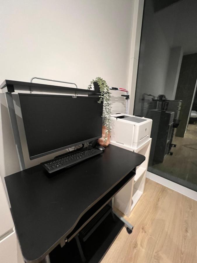 London Luxxe Suites & Apartments - London Heathrow Airport, Terminal 1 2 3 4 5 히드로 외부 사진