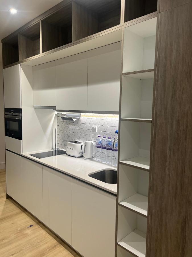 London Luxxe Suites & Apartments - London Heathrow Airport, Terminal 1 2 3 4 5 히드로 외부 사진