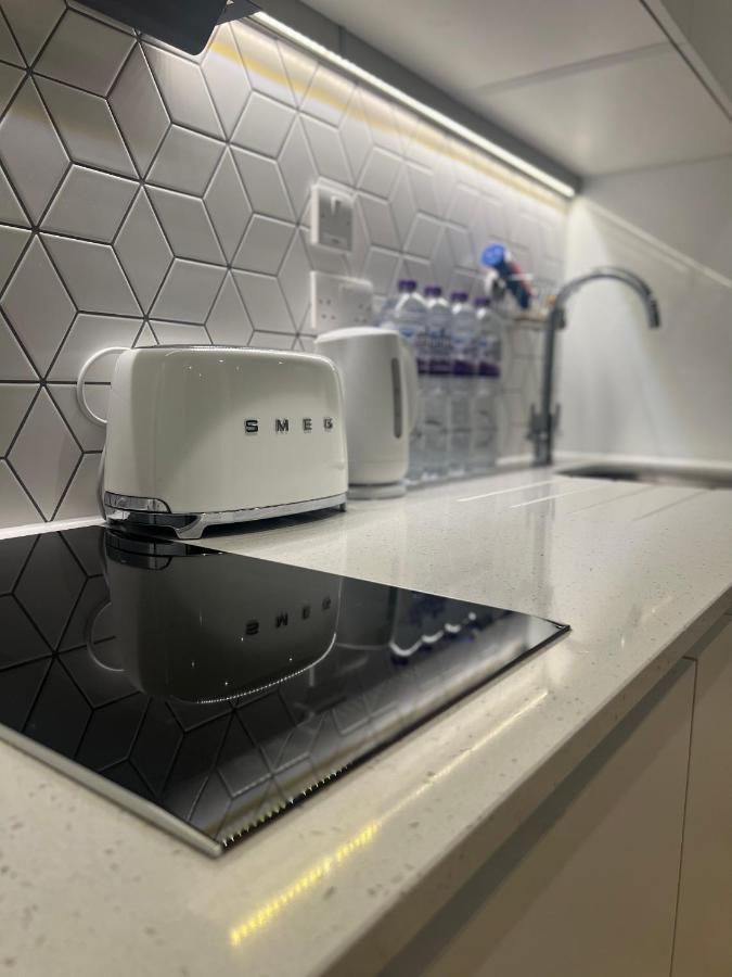 London Luxxe Suites & Apartments - London Heathrow Airport, Terminal 1 2 3 4 5 히드로 외부 사진