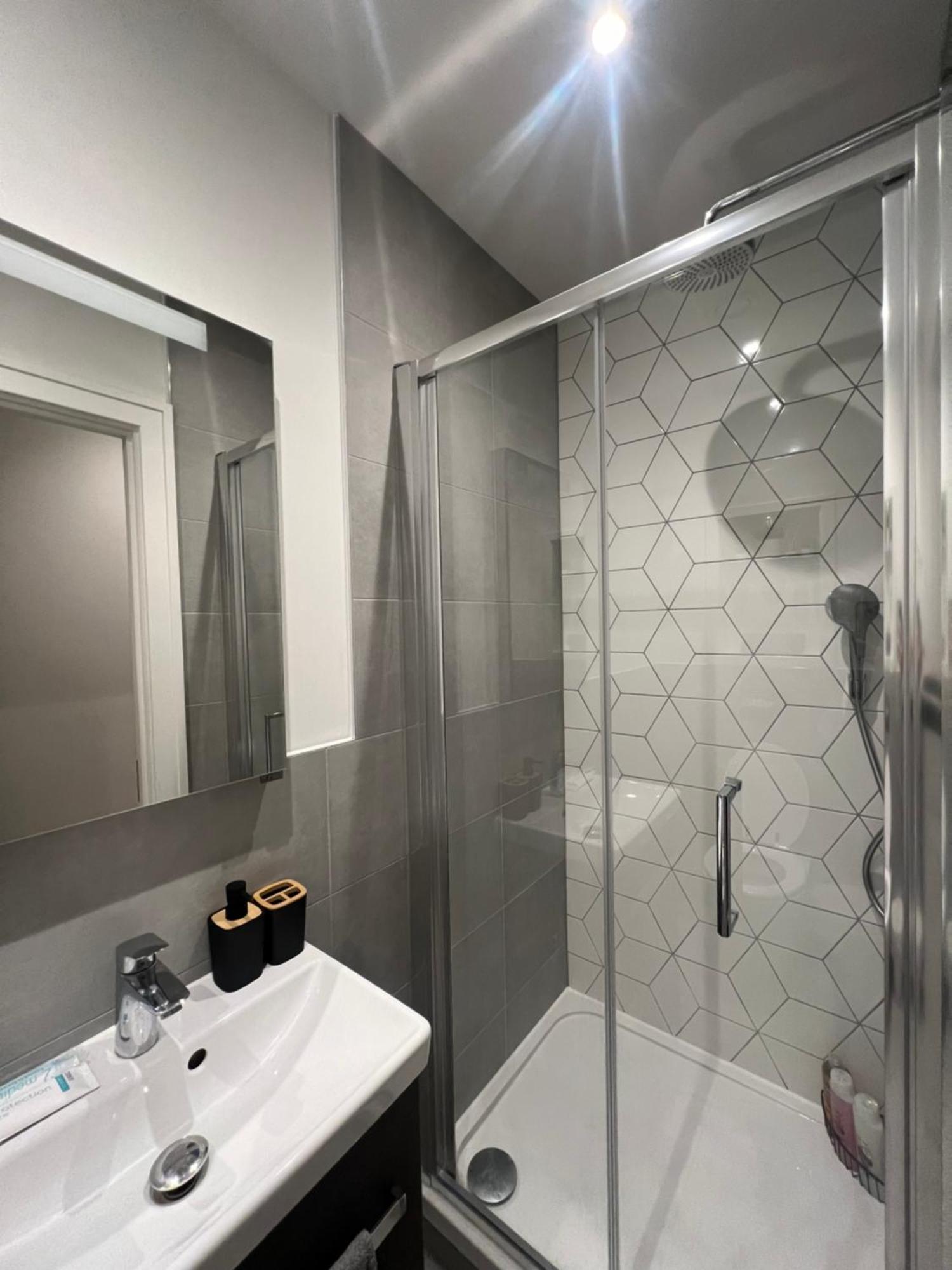 London Luxxe Suites & Apartments - London Heathrow Airport, Terminal 1 2 3 4 5 히드로 외부 사진