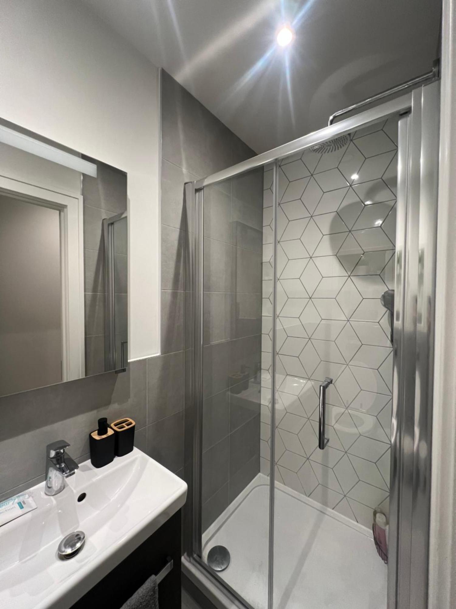 London Luxxe Suites & Apartments - London Heathrow Airport, Terminal 1 2 3 4 5 히드로 외부 사진