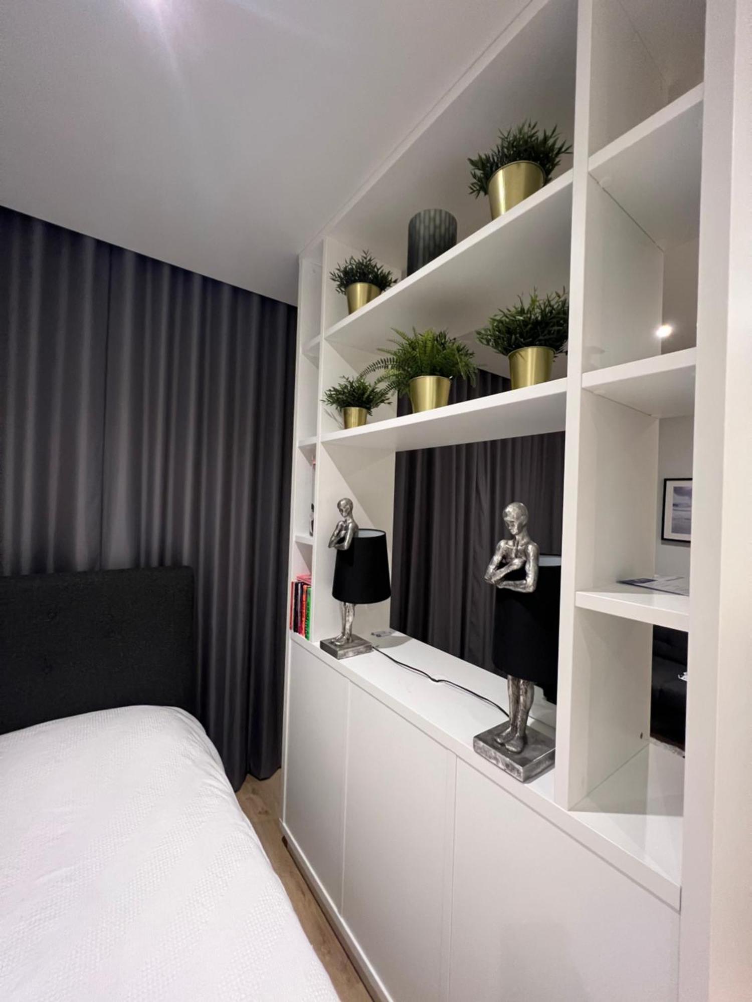 London Luxxe Suites & Apartments - London Heathrow Airport, Terminal 1 2 3 4 5 히드로 외부 사진