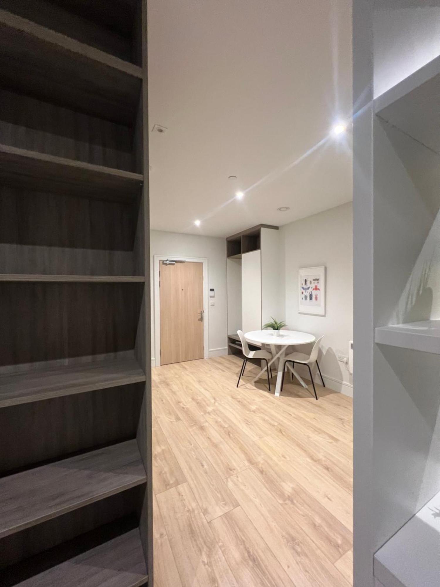 London Luxxe Suites & Apartments - London Heathrow Airport, Terminal 1 2 3 4 5 히드로 외부 사진