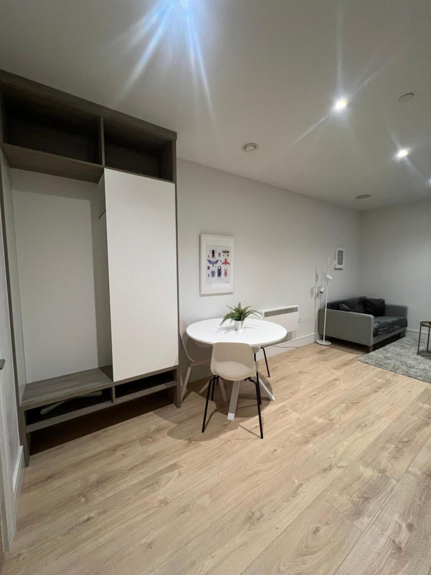 London Luxxe Suites & Apartments - London Heathrow Airport, Terminal 1 2 3 4 5 히드로 외부 사진