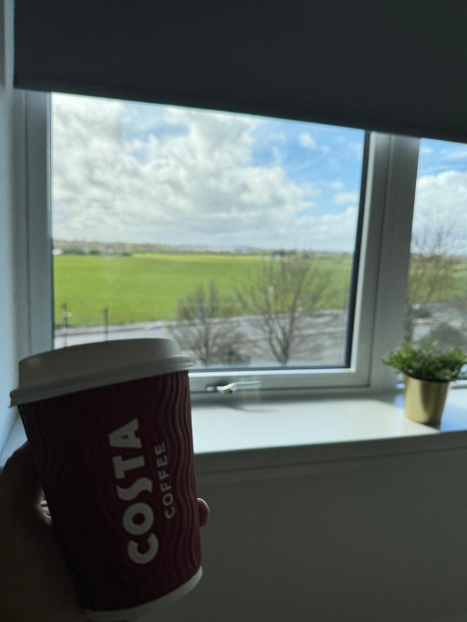 London Luxxe Suites & Apartments - London Heathrow Airport, Terminal 1 2 3 4 5 히드로 외부 사진